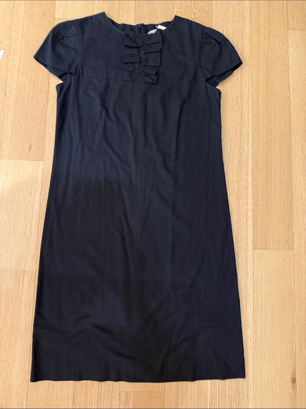 Les Prairies De Paris Classic Black Short-Sleeve Shift Dress